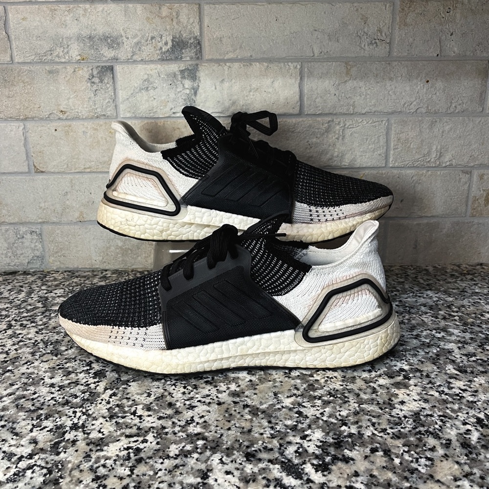 Women’s Adidas UltraBoost 19 ’Oreo’ Size 9.5